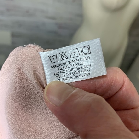 VIOLET + Claire Blush Pink Feminin Blouse Button Down Minimalist Flowy Top M - Picture 11 of 11